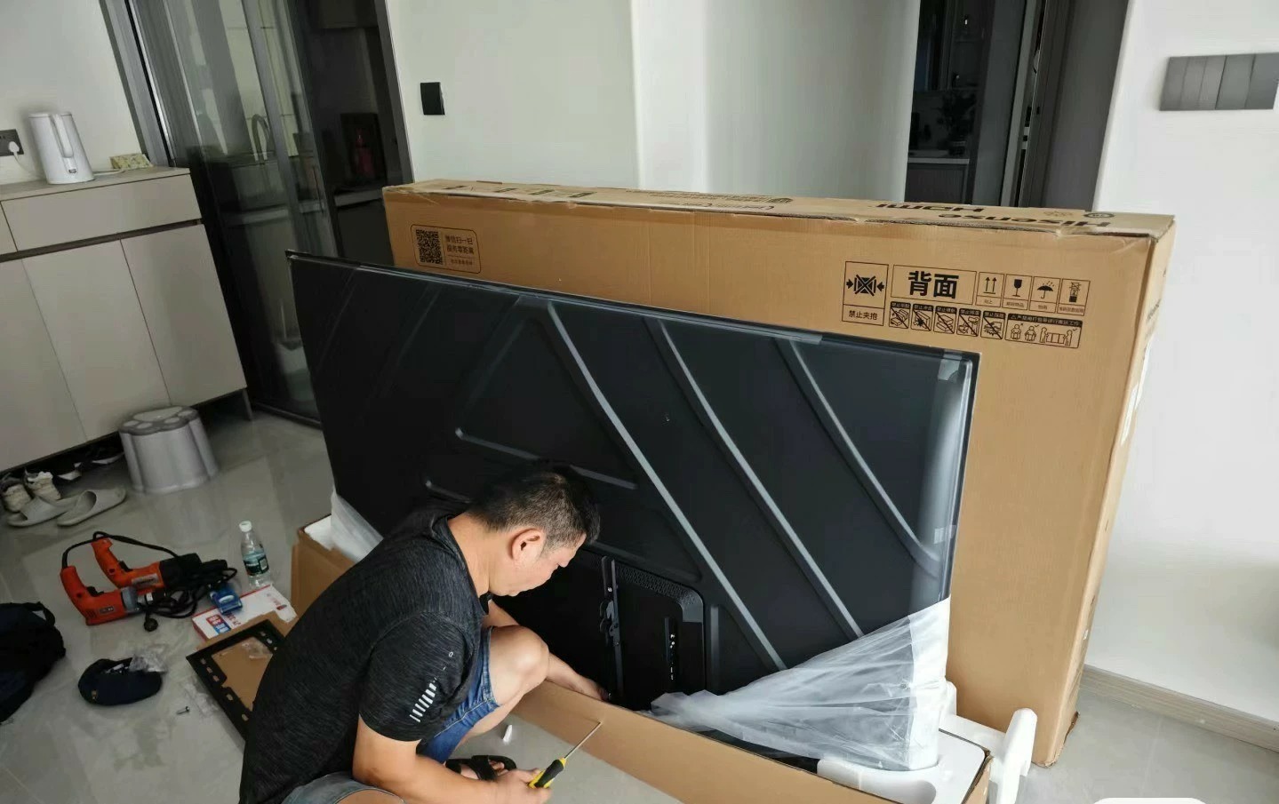 低价处理 海信电视65寸-75寸 E3F E3G A52F等型号 外观清一色悬浮屏 大大小小几百台 成色99新(附件全新 说明书遥控挂架 包装全新)全国包邮入户